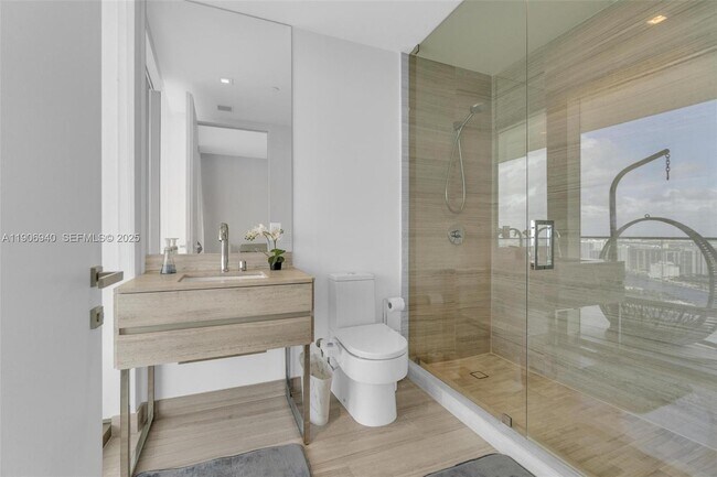 Building Photo - 18975 Collins Ave