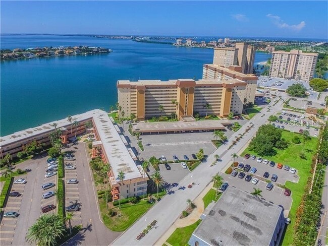 Building Photo - 5020 Brittany Dr S