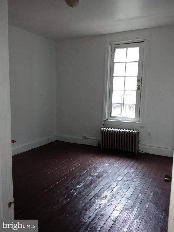 Building Photo - 146 N 5th St