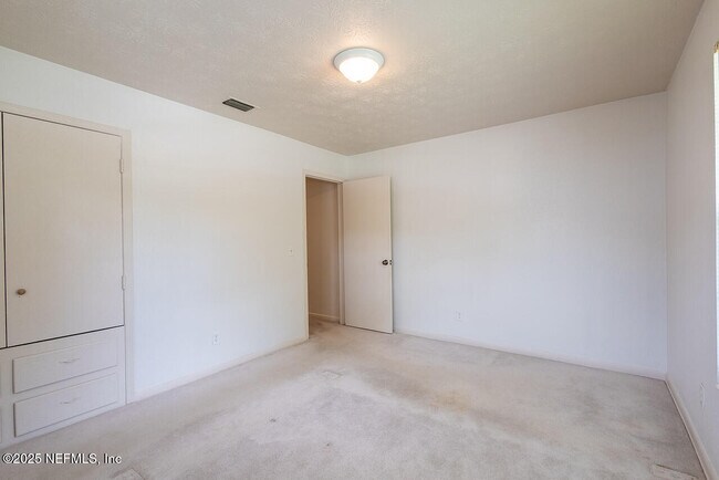 Building Photo - 1620 Bay Cir E