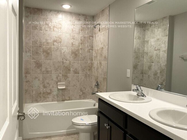 Building Photo - 842 Starland St SE