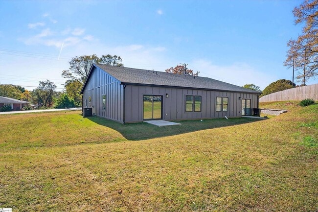 Building Photo - 404 Fairfield St