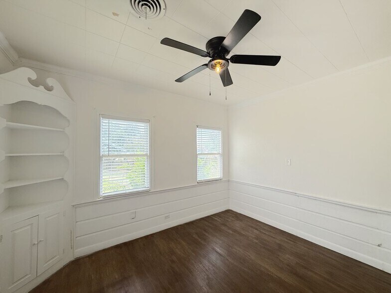 Building Photo - 1214 Sutton Dr