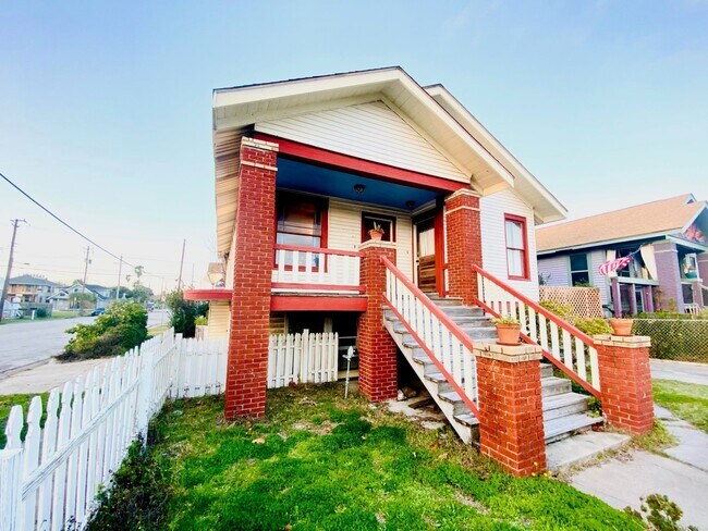 Building Photo - 2528 Ave Q 1/2