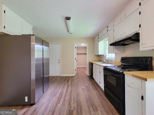 Building Photo - 109 Hilltop Cir