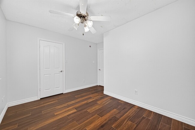 Building Photo - 23914 Glengate Dr