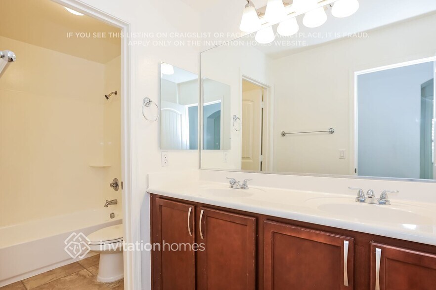 Building Photo - 1391 S Ponderosa Dr