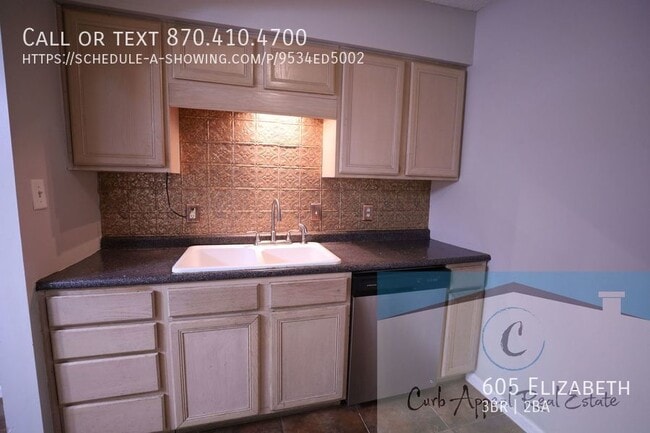 Building Photo - 605 Elizabeth-