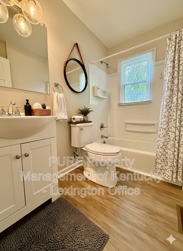 Building Photo - 564 Ohio St