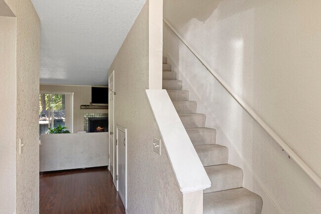 Building Photo - 1414 NE 151st St