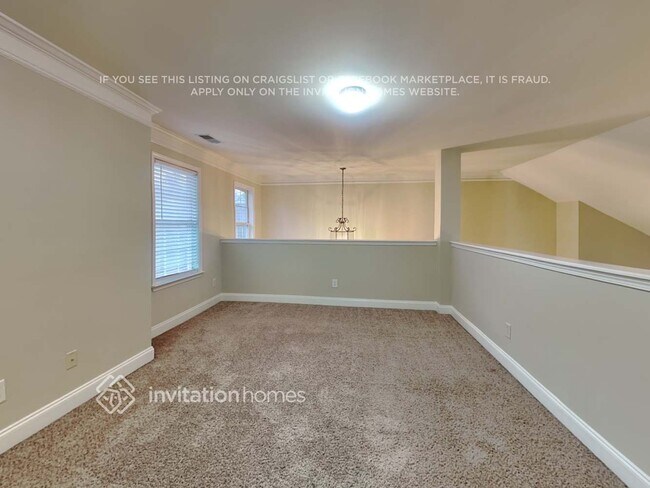 Building Photo - 490 Roland Manor Dr