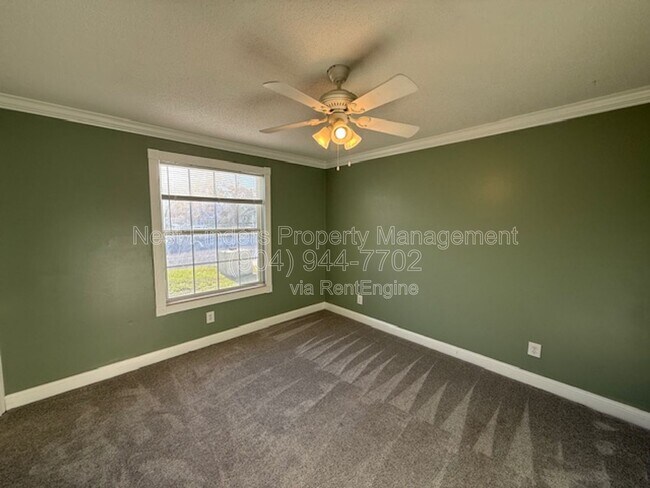 Building Photo - 12947 Tree Wy Ct N