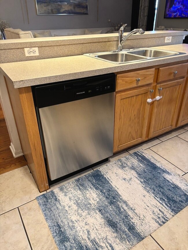 Building Photo - 549 Springbrook Trail N