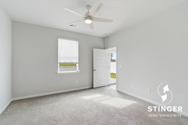 Building Photo - 548 Hideaway St