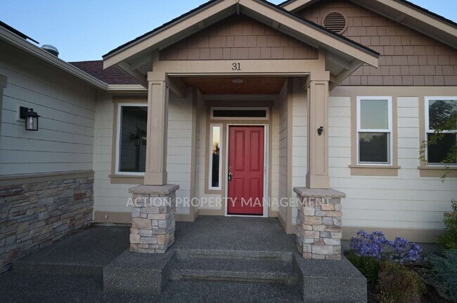 Building Photo - Beautiful custom-built 3 bed, 1 office, 2 bath, 2 car garage in Sequim