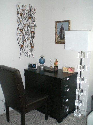 living area 3 - 211 E Ohio st.