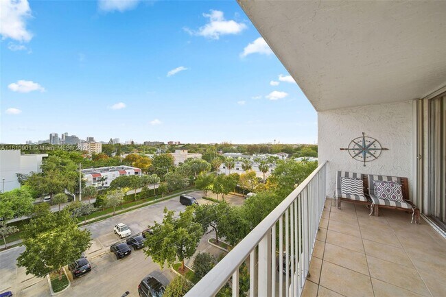 Building Photo - 650 NE 64th St