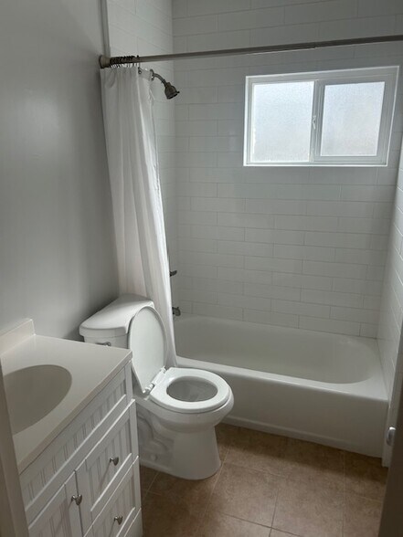 Bathroom - 1534 Manhattan Beach Blvd