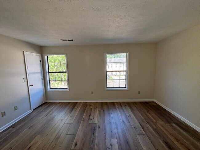 Building Photo - 1011 Windy Oaks Ct