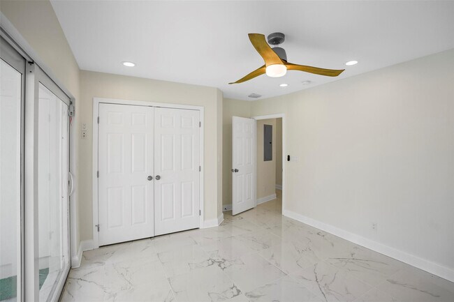 Building Photo - 2116 SE 18th St