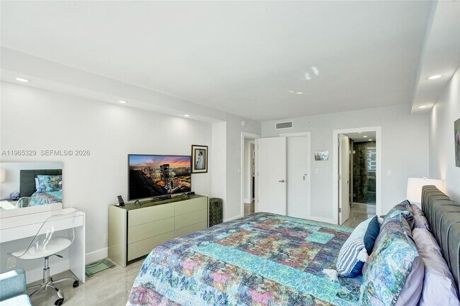 Building Photo - 2501 S Ocean Dr