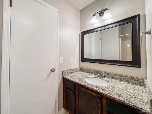 Building Photo - 9049 Bluebay Ln
