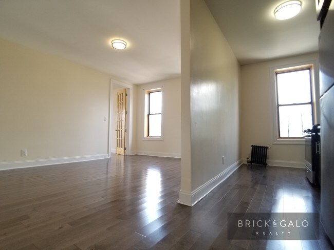 Building Photo - 224-24 Hinckley Pl