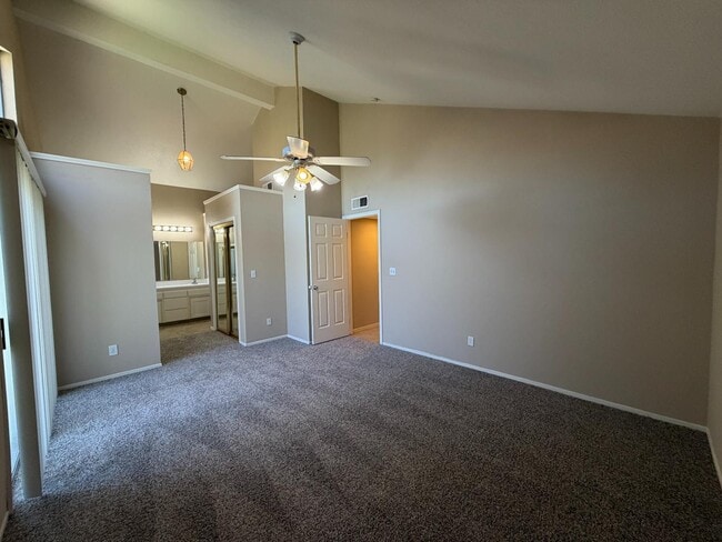 Building Photo - 5246 W Magill Ave