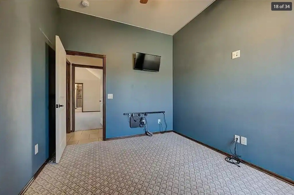 Building Photo - 3300 Marilyn Dr