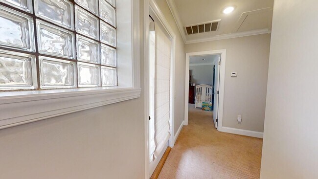 Building Photo - Gorgeous and updated home in Heart of Auburn
