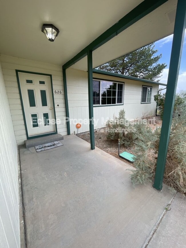 Building Photo - 626 Meadowood St