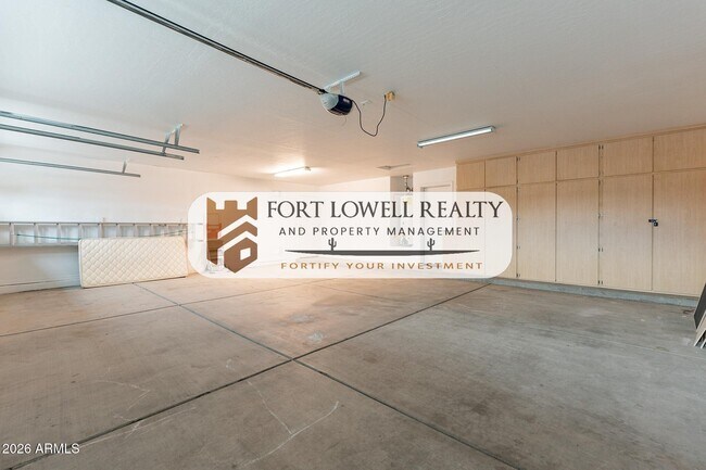 Building Photo - 13354 W San Miguel Ave