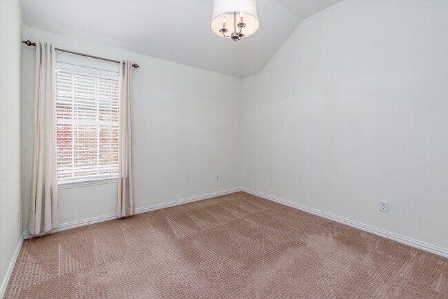 Building Photo - 5055 Navajo Dr
