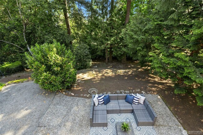 Building Photo - Spacious Richmond Highlands Retreat with Modern Updates & Flexible Living