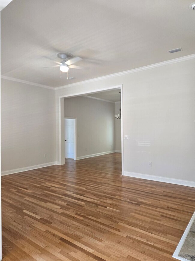 Building Photo - 3-bedroom, 2-bathroom cottage-style villa in Savanna Pointe