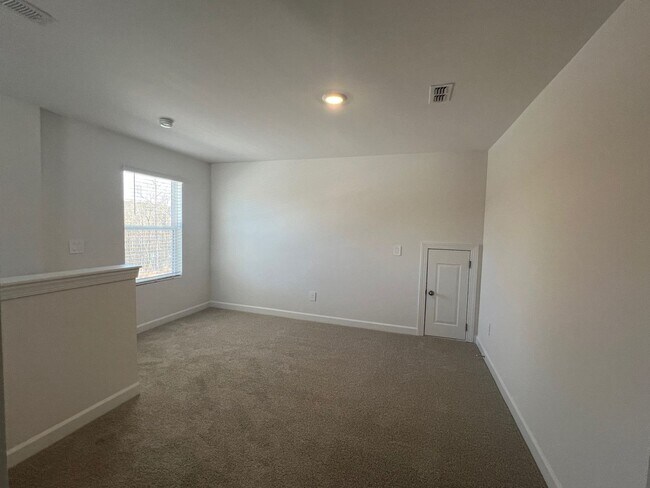 Building Photo - Brand New - 3 Bed/2.5 Bath Home - Conover - 2 Car Attached Garage - Primary Bedroom on Main Floor...