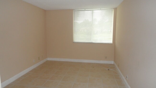 Building Photo - 10749 - Menkin LOJ 7-104 Condo