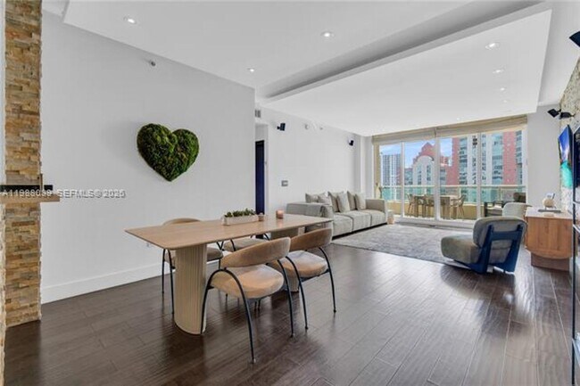 Building Photo - 3340 NE 190th St