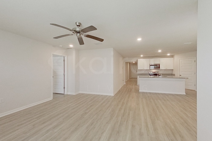 Building Photo - 127 Swallowtail Ln