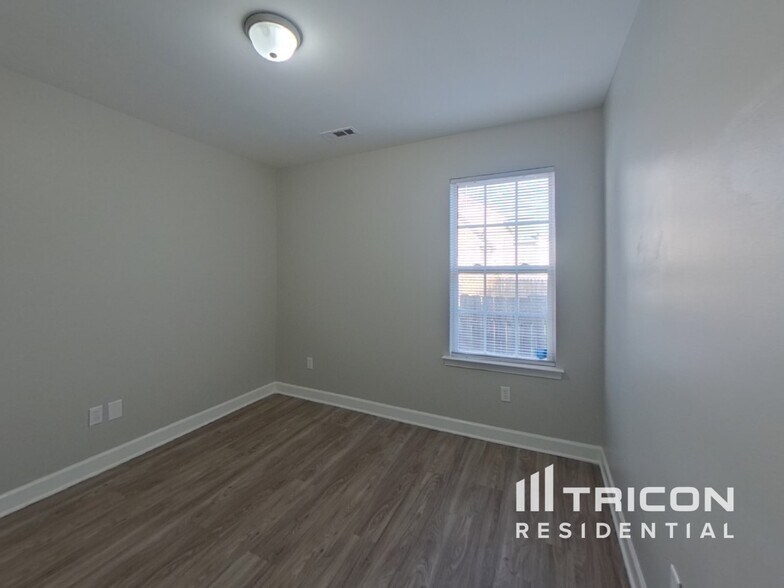 Building Photo - 5117 Magnasco Ln