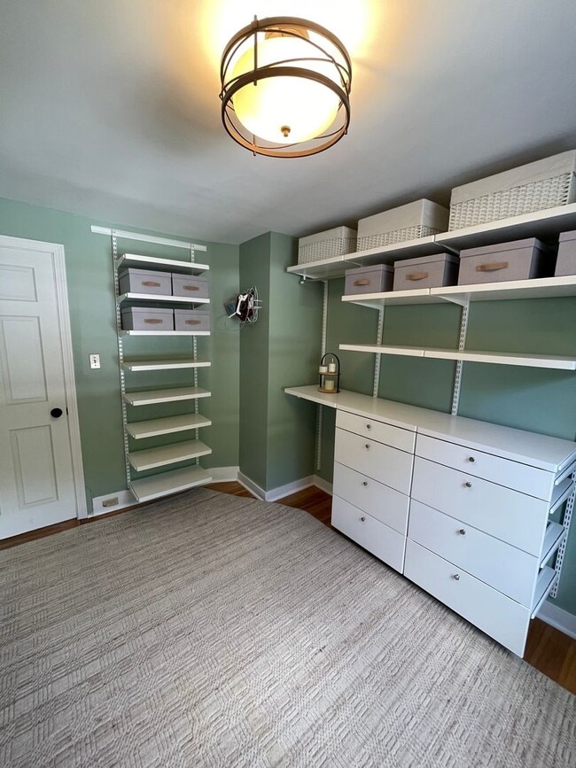 Building Photo - Exceptional 4-Bedroom Home for Rent in Dal...