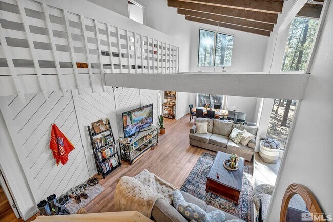 Building Photo - Unurnished condo Stateline