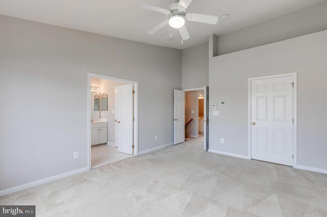 Building Photo - Spacious 3-level townhome with a 2-car garage in the desirable South Riding community.