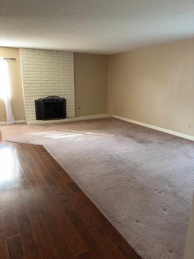 Building Photo - 55 and OLDER KERN CITY 2 BED UPDATED HOME