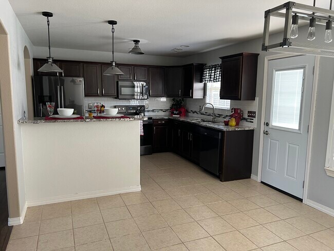 Building Photo - 455 Holts Lake Dr