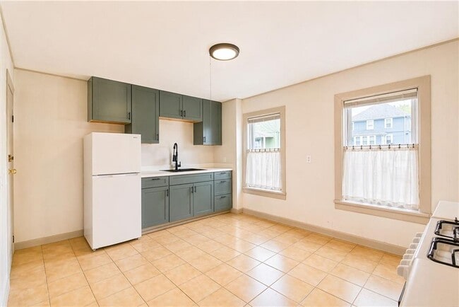 Building Photo - 111 Johnson St