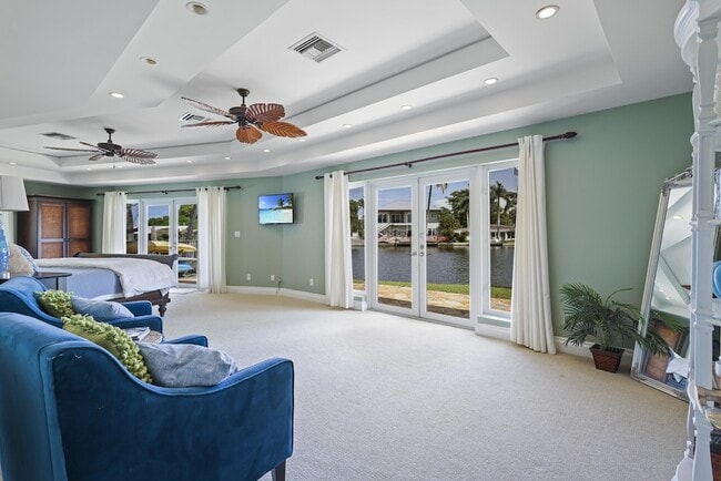 Building Photo - 1925 Coral Gardens Dr