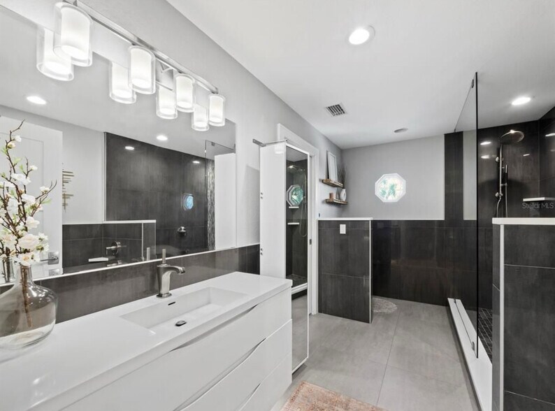 Building Photo - 3376 S Seclusion Dr
