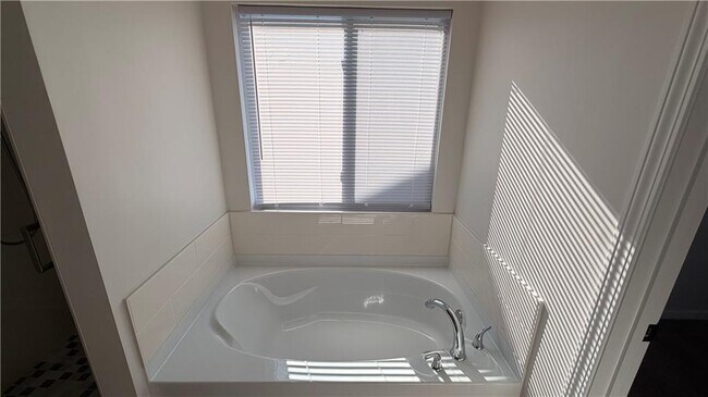 Building Photo - 3619 Gainesway Trace