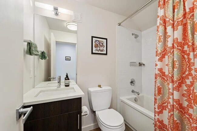 Building Photo - Beatiful 2 bed/ 2 bath townhome in Madison...